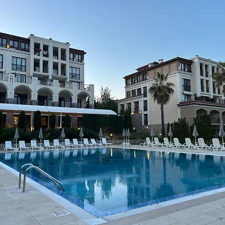 студио комфорт, смокиня,созопол,затворен комплекс,4 басейна, 1-ва линия море * Sosopol