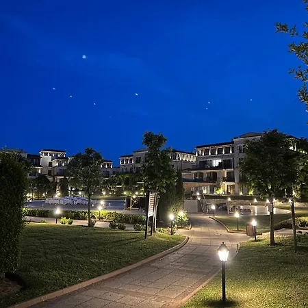 студио комфорт, смокиня,созопол,затворен комплекс,4 басейна, 1-ва линия море Apartamento