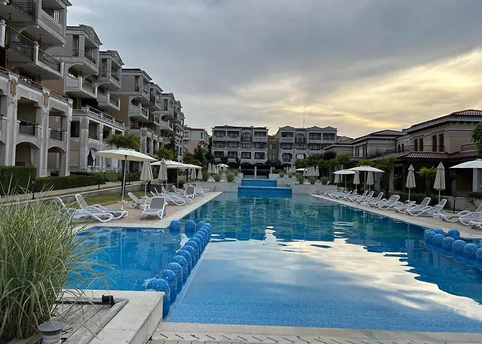 студио комфорт, смокиня,созопол,затворен комплекс,4 басейна, 1-ва линия море Apartamento