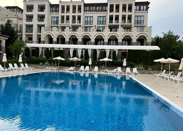 Apartment студио комфорт, смокиня,созопол,затворен комплекс,4 басейна, 1-ва линия море *