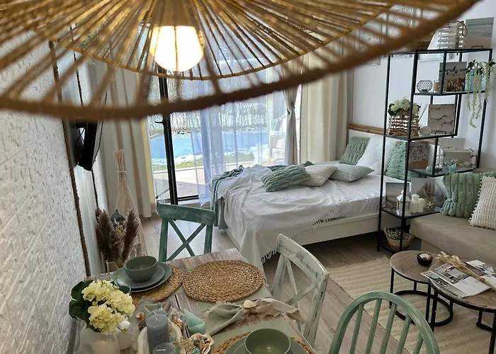 студио комфорт, смокиня,созопол,затворен комплекс,4 басейна, 1-ва линия море Sozopol