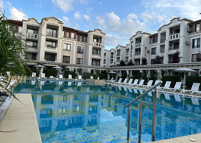 Apartamento студио комфорт, смокиня,созопол,затворен комплекс,4 басейна, 1-ва линия море *