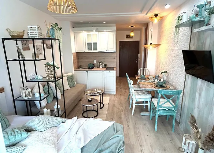 Apartment студио комфорт, смокиня,созопол,затворен комплекс,4 басейна, 1-ва линия море