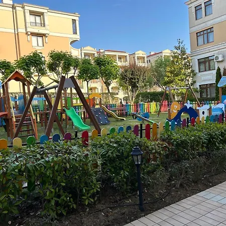 דירה студио комфорт, смокиня,созопол,затворен комплекс,4 басейна, 1-ва линия море סוזופול