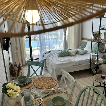 студио комфорт, смокиня,созопол,затворен комплекс,4 басейна, 1-ва линия море Sozopol