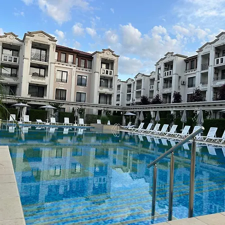 Appartement студио комфорт, смокиня,созопол,затворен комплекс,4 басейна, 1-ва линия море *