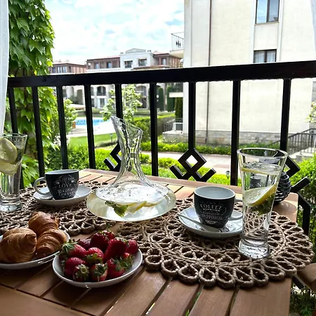 студио комфорт, Life Resort,смокиня,созопол,1-ва линия море 아파트 소조폴