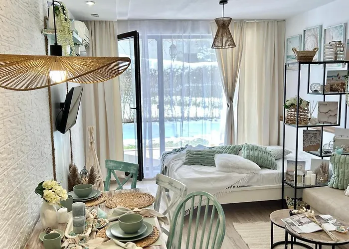 Apartment студио комфорт, смокиня,созопол,затворен комплекс,4 басейна, 1-ва линия море